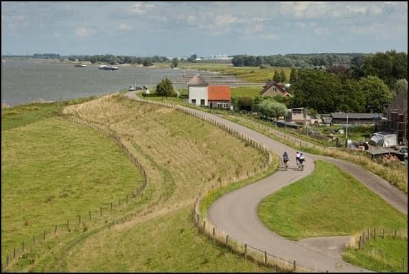 Beneden-Leeuwen foto 8